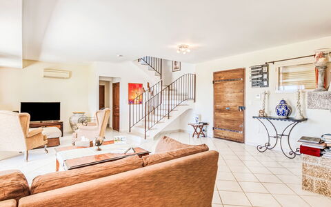 Villa i Tre Fratelli: Meubles, Canapé, Sol, Design Intérieur, Sol, Salon, Appartement, Domicile, Plafond