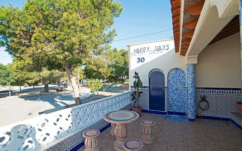 Happy Day: Propriété, Bâtiment, Immobilier, Maison, Pièce, Domicile, Architecture, Villa, Vacances, Biens
