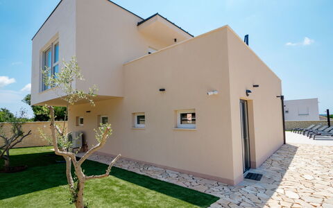 Paula: Bâtiment, Mur, Zone Résidentielle, Domicile, Maison, Façade, Architecture, Porte, Composite, Biens