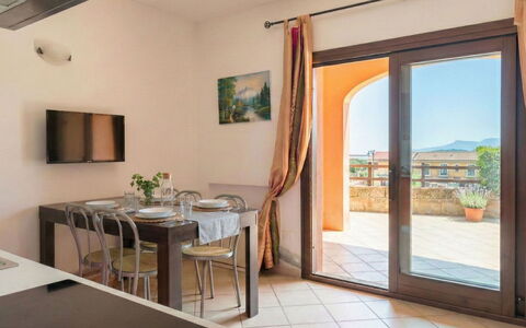 Vacanze Nespolo: Table Cuisine Et Salle A Manger, Appartement, Tache De Bois, Chaise, Dur, Plante D'Appartement, Balcon, Cuisine, Villa, Salle À Manger