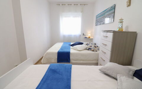 Luisa: Lit, Chambre, Meubles, Drap De Lit, Literie, Sol, Linge, Design Intérieur, Sol, Pièce