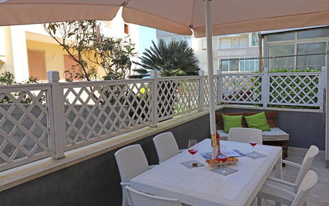 Luisa: Meubles, Mobilier De Jardin, Sol, Chaise, Sol, Table, Design Intérieur, Tableau De Plein Air, Ombre, Balcon