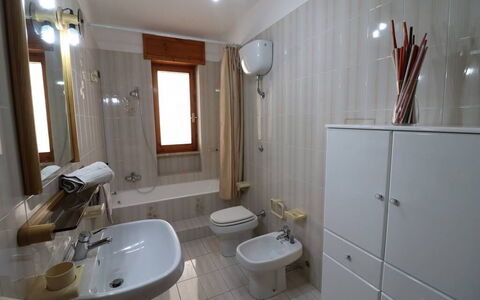 Ludovica: Sol, Sol, Luminaire Plomberie, Design Intérieur, Évier, Robinet, Pièce, Plomberie, Lavabo, Salle De Bains