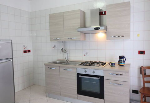 Ludovica: Cuisine, Appareil De Cuisine, Principaux Appliance, Comptoir, Cuisinière, Sol, Bois, Evier, Le Fourneau, Cabinetry