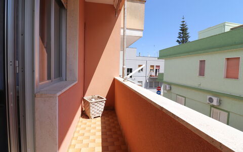 Isabel: Composite, Appartement, Daylighting, Tache De Bois, Balcon, Peindre, Plâtre