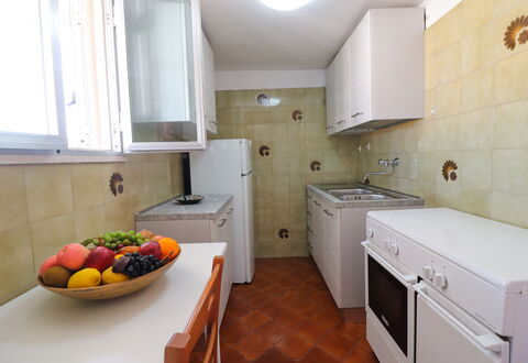 Isabel: Cuisine, Appareil De Cuisine, Comptoir, Principaux Appliance, Sol, Bois, Sol, Cabinetry, Evier, Design Intérieur