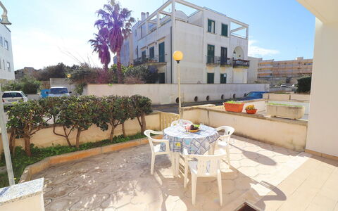 Cecilia: Zone Résidentielle, Appartement, Condominium, Parking, Familiale, Balcon, Mid-Taille Car, City Car
