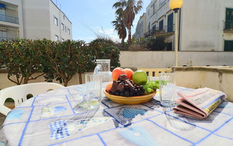 Cecilia: Meubles, Nappe De Table, Table, Chaise, Mobilier De Jardin, Aliments, Serveware, Tableau De Plein Air, Vaisselle, Fruit