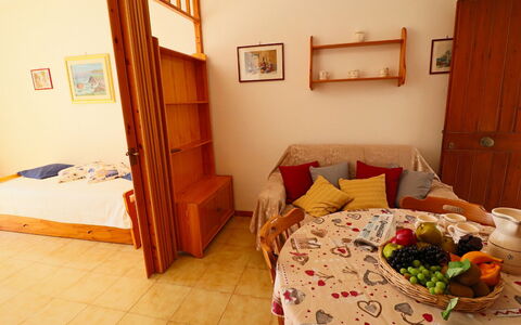 Cecilia: Meubles, Chambre, Design Intérieur, Bois, Lit, Pièce, Sol, Drap De Lit, Sol, Textile