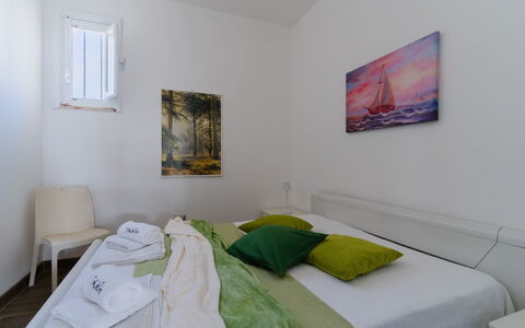 Azzurra: Mur, Chambre, Lit, Sol, Meubles, Design Intérieur, Sol, Drap De Lit, Literie, Pièce