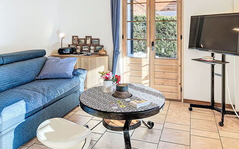 Bon-Accueil: Meubles, Design Intérieur, Sol, Table, Sol, Pièce, Salon, Chaise, Appartement, Canapé