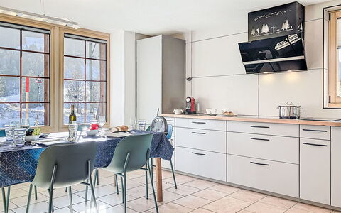 Bon-Accueil: Meubles, Sol, Design Intérieur, Cuisine, Sol, Comptoir, Appareil De Cuisine, Bois, Cabinetry, Chaise