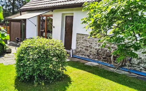 U Kohouta: Maison, Arbuste, Chalet, Toit, Domicile, Jardin, Couverture De Sol, Arrière-Cour, Cour, Pelouse