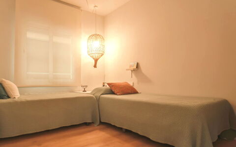Azulmar: Lit, Meubles, Chambre, Design Intérieur, Mur, Drap De Lit, Literie, Sol, Bois, Sol