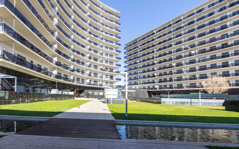Justina: Ombre, Porche, Balcon, Clôture, Balustrade, Structure En Plein Air