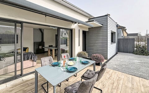 Maison du Crouzic: Ombre, Porche, Balcon, Clôture, Balustrade, Structure En Plein Air