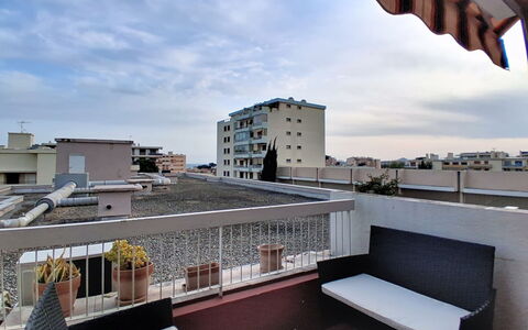 L'Astrolabe: Ombre, Porche, Balcon, Clôture, Balustrade, Structure En Plein Air
