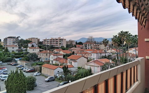L'Astrolabe: Ombre, Porche, Balcon, Clôture, Balustrade, Structure En Plein Air