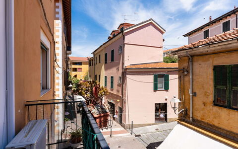 Milena: Mur, Ville, Quartier, Zone Résidentielle, Domicile, Design Urbain, Appartement, Balcon, Le Fer, Plante D'Appartement