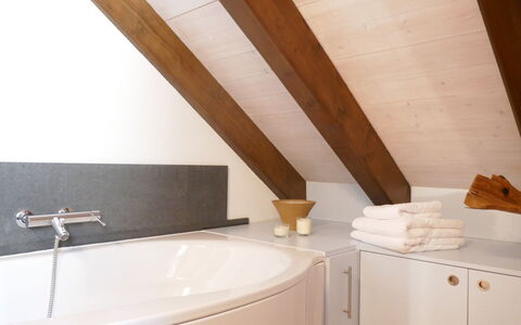 Rustico Raslina: Luminaire Plomberie, Design Intérieur, Sol, Mur, Bois, Sol, Salle De Bains, Plafond, Robinet, Évier