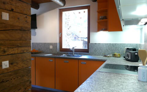 Rustico Raslina: Cuisine, Comptoir, Bois, Sol, Design Intérieur, Evier, Appareil De Cuisine, Domicile, Sol, Plafond
