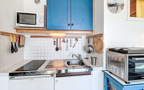 Résidence la Frégate: Cuisine, Appareil De Cuisine, Principaux Appliance, Comptoir, Evier, Cuisinière, Design Intérieur, Sol, Gaz Poele, Pièce
