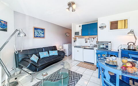 Résidence la Frégate: Appartement, Meubles, Design Intérieur, Pièce, Sol, Sol, Canapé, Plafond, Salon