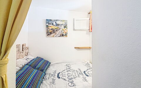 Résidence la Frégate: Mur, Chambre, Design Intérieur, Lit, Drap De Lit, Linge, Literie, Meubles, Textile, Pièce
