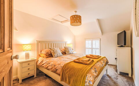 Dock of the Bay: Lit, Meubles, Chambre, Design Intérieur, Literie, Drap De Lit, Mur, Sol, Bois, Sol