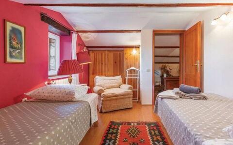 Leder: Lit, Meubles, Chambre, Design Intérieur, Literie, Drap De Lit, Bois, Linge, Sol, Plafond