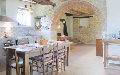 Il Casolare e Il Fienile: Meubles, Design Intérieur, Sol, Mur, Bois, Plafond, Sol, Cuisine, Pièce, Éclairage
