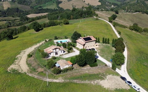Il Casolare e Il Fienile: Maison, Plaine, Zone Rurale, Toit, Domicile, Paysage, Lot Terre, Chalet, Biens, Ferme