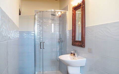 Il Casolare e Il Fienile: Mur, Luminaire Plomberie, Sol, Design Intérieur, Salle De Bains, Sol, Plomberie, Robinet, Évier, Lavabo