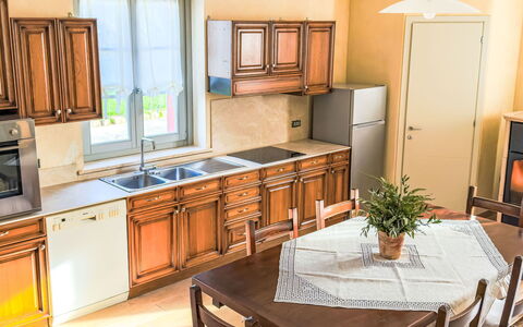 Podere Galieni: Meubles, Sol, Cuisine, Design Intérieur, Bois, Cabinetry, Sol, Comptoir, Principaux Appliance, Appareil De Cuisine