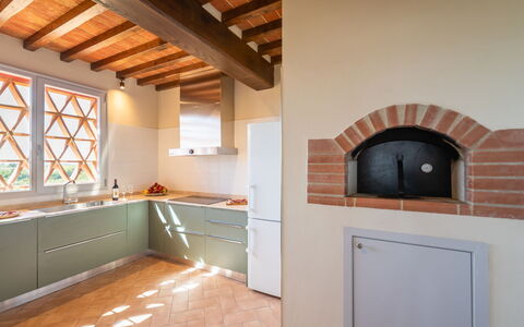 Podere Galieni: Design Intérieur, Cuisine, Sol, Mur, Bois, Plafond, Sol, Comptoir, Meubles, Appareil De Cuisine