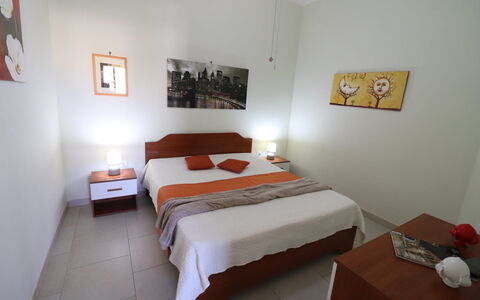 Lucia: Meubles, Bois, Sol, Sol, Design Intérieur, Lit, Chambre, Pièce, Drap De Lit, Literie