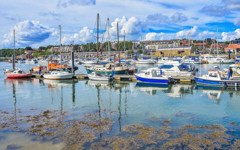 Tenby Cottage: Bateau, Bleu, L'Eau, Plan D'Eau, Navire, Marina, Bateaux Et Nautique - Materiel Et Fournitures, Voie Navigable, Nuage, Port