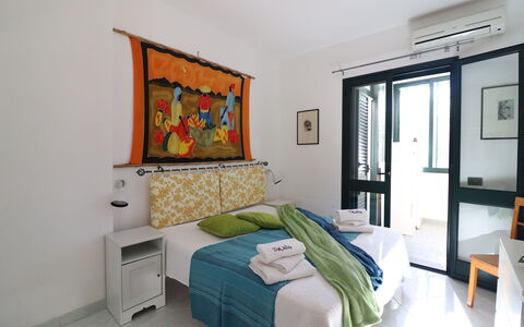 Noemi'S House in Otranto: Meubles, Design Intérieur, Chambre, Mur, Lit, Sol, Sol, Bois, Drap De Lit, Plafond