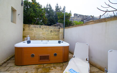 Coclea Heritage Suites: Luminaire Plomberie, Baignoire, Piscine, Jacuzzi, Tache De Bois, Hôtel, Plante D'Appartement, Plomberie, Recours