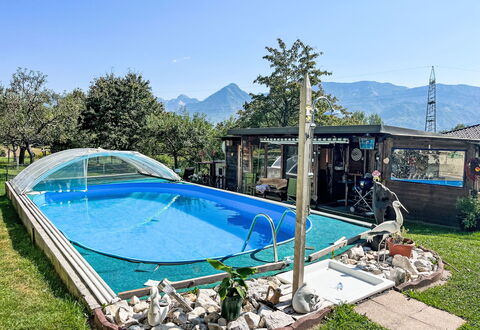 Appartement Juritsch: Piscine, Loisir, Ombre, Recours, Jardin, Eco Hôtel, Arrière-Cour, Ville Resort, Parapluie