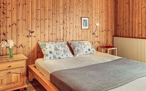 Chalet Chemin du Four: Meubles, Design Intérieur, Bois, Sol, Chambre, Sol, Lit, Drap De Lit, Éclairage, Literie