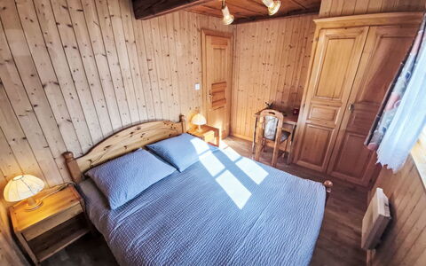 Le Moulin 74: Bois, Chambre, Domicile, Maison, Lit, Sol, Drap De Lit, Literie, Porte, Dur