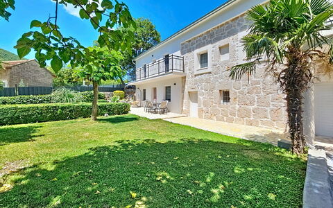 Dripić: Jardin, Biens, Pelouse, Cour, Aménagement Paysager, Cour, Villa, Allée, Hacienda, Arrière-Cour