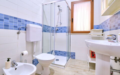 Tollo 151: Sol, Luminaire Plomberie, Sol, Design Intérieur, Salle De Bains, Toilette, Évier, Plomberie, Siège De Toilette, Robinet