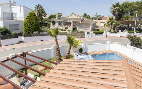 Estrella Ii: Domicile, Porte, Chalet, Cour, Chaise, Mobilier De Jardin, Arrière-Cour, Tableau De Plein Air, Plante D'Appartement, Store