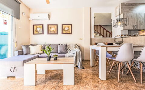 Dorada: Domicile, Porte, Chalet, Cour, Chaise, Mobilier De Jardin, Arrière-Cour, Tableau De Plein Air, Plante D'Appartement, Store