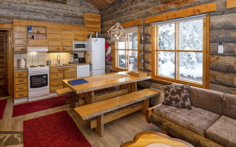 Kelovarila: Domicile, Porte, Chalet, Cour, Chaise, Mobilier De Jardin, Arrière-Cour, Tableau De Plein Air, Plante D'Appartement, Store