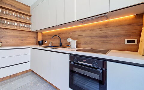 Aloa Iii: Comptoir, Cuisine, Sol, Cabinetry, Bois, Appareil De Cuisine, Design Intérieur, Sol, Électroménager, Principaux Appliance