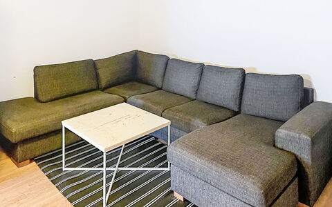 Stadsro: Domicile, Porte, Chalet, Cour, Chaise, Mobilier De Jardin, Arrière-Cour, Tableau De Plein Air, Plante D'Appartement, Store