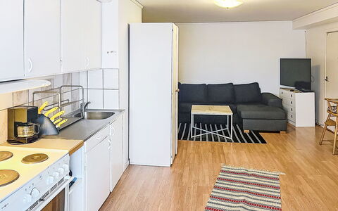 Stadsro: Domicile, Porte, Chalet, Cour, Chaise, Mobilier De Jardin, Arrière-Cour, Tableau De Plein Air, Plante D'Appartement, Store